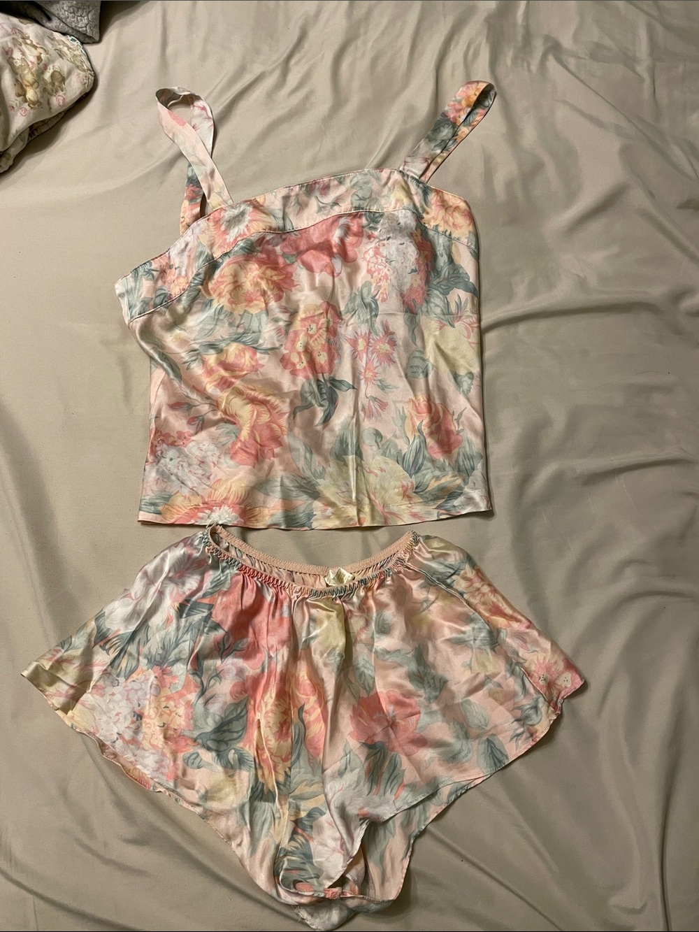 Victoria Secret Gold label Floral 100% Silk Cami & Short Sleep Set - Pink Multi